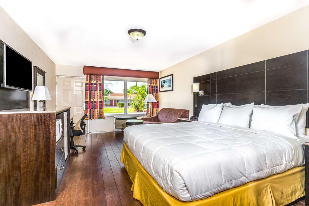Econo Lodge Inn & Suites Florida City Eksteriør billede