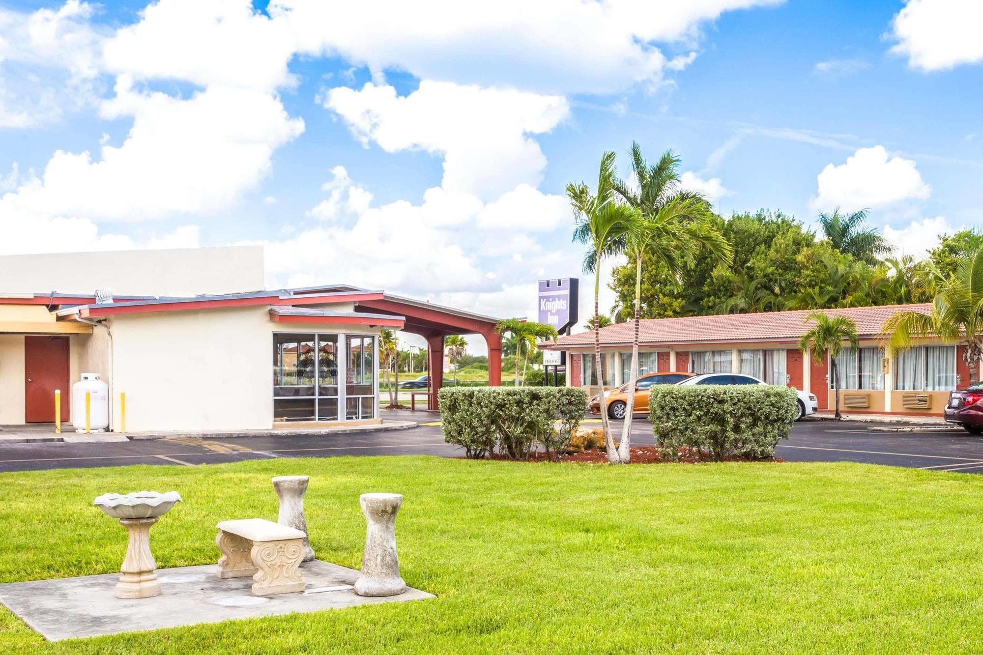 Econo Lodge Inn & Suites Florida City Eksteriør billede