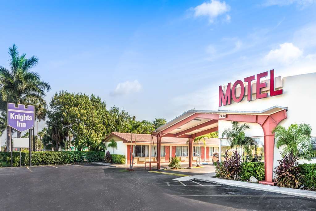 Econo Lodge Inn & Suites Florida City Eksteriør billede