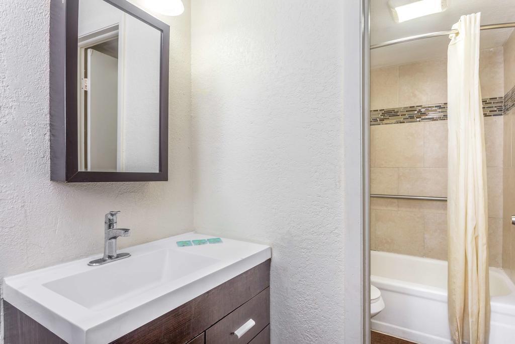 Econo Lodge Inn & Suites Florida City Eksteriør billede